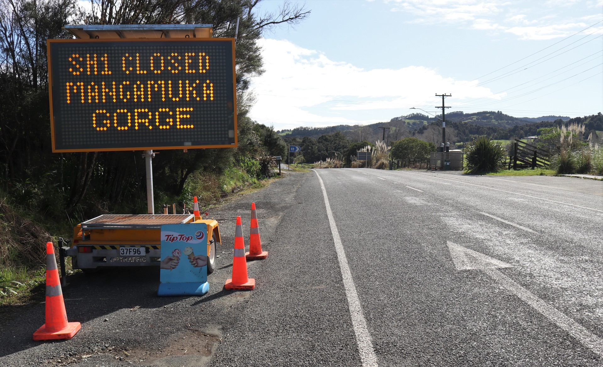 A sign warns motorists travelling through Mangamuka township the highway ahead is closed. Photo / Peter de Graaf 