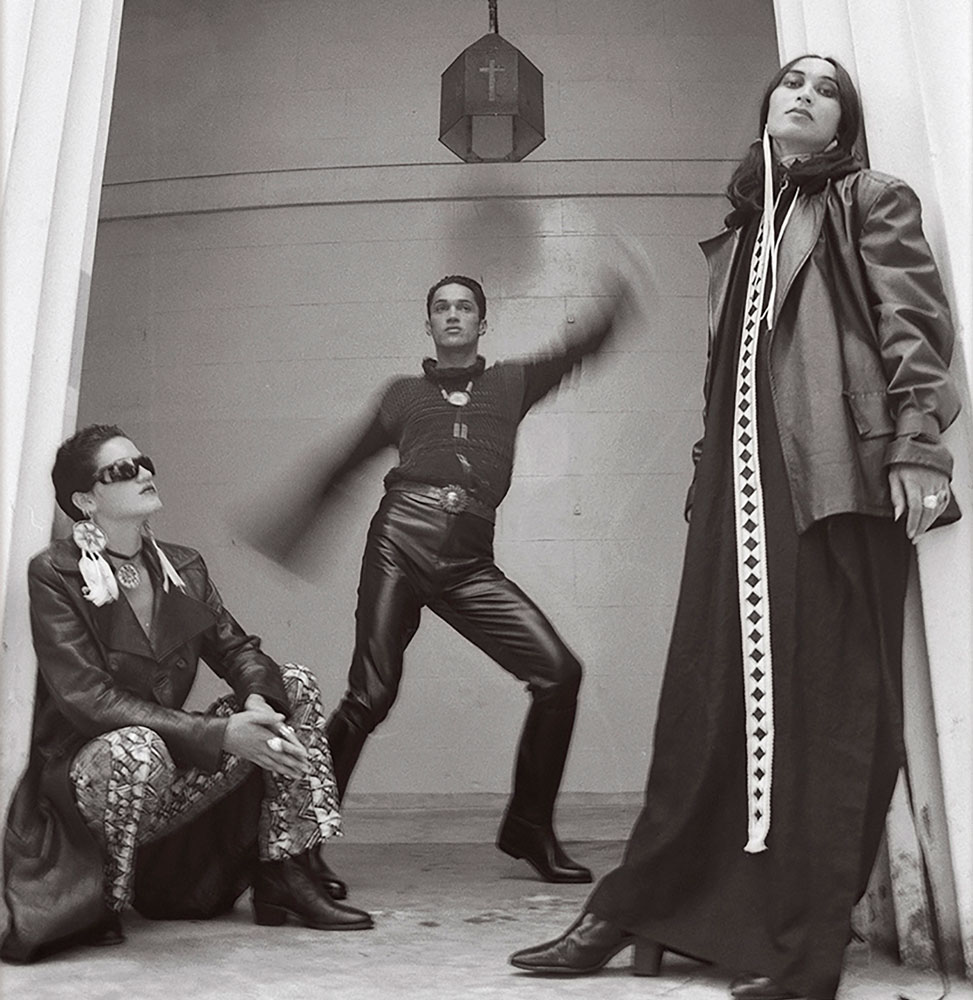 Pacific Sisters Suzanne Tamaki and Niwhai Tupaea with Clinton Povey, Auckland, 1993. Picture / Vivienne Haldane