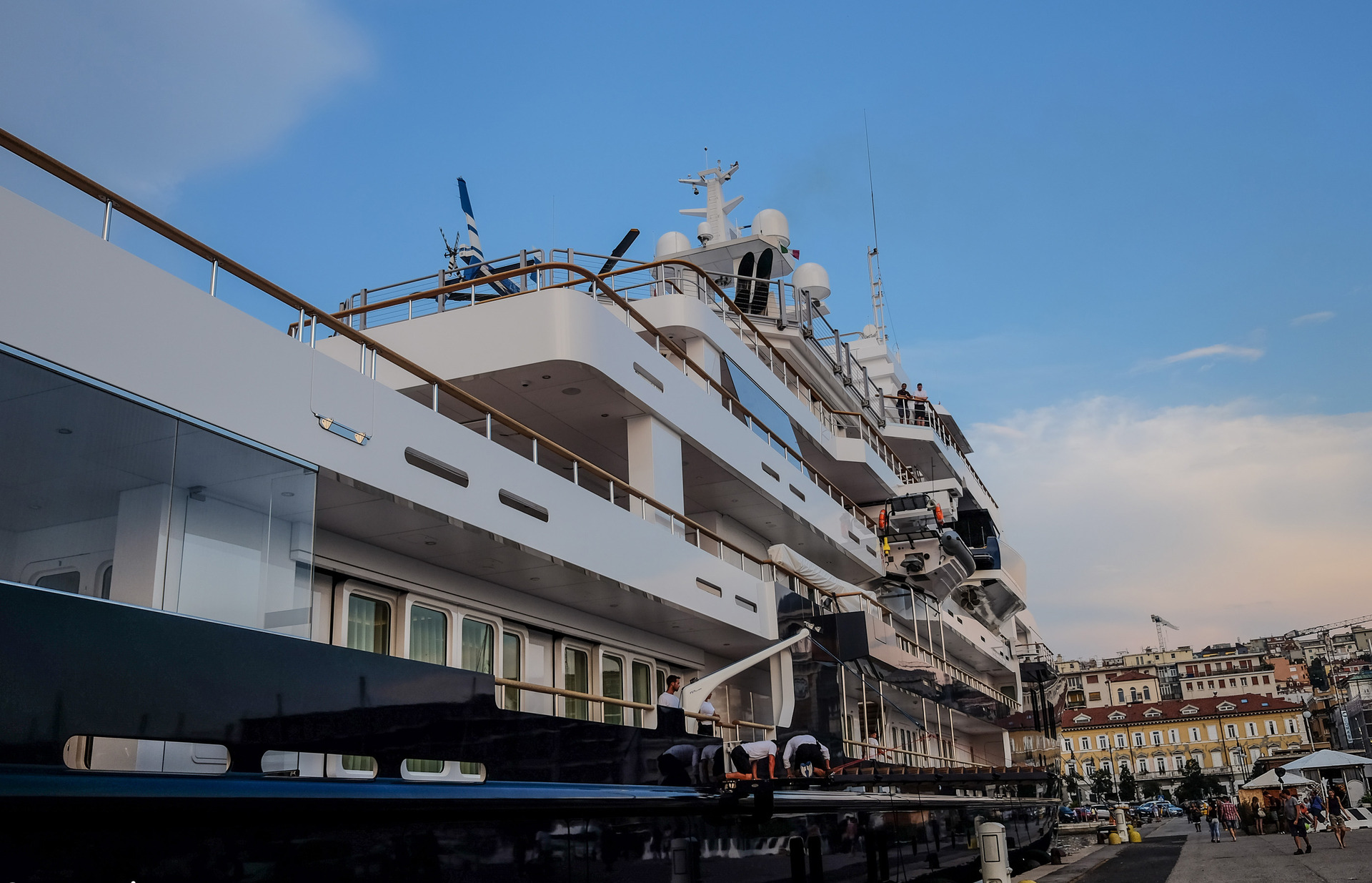 Graeme hart yacht sale