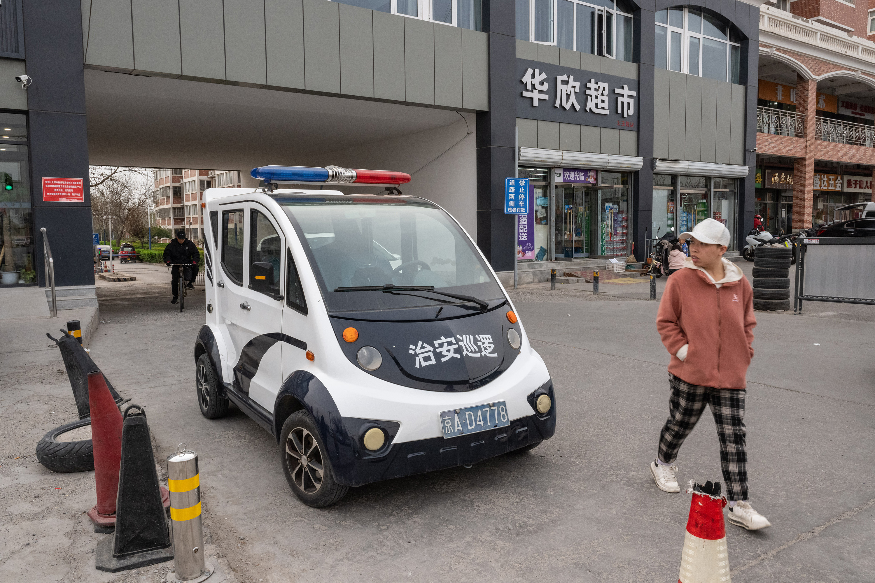 A police vehicle at the entrance of an apartment complex in Zhangjiawan, a suburb of Beijing. Such visible signs of police presence can be unnerving, but some residents also report feeling safer. Photo / Gilles Sabrié, The New York Times