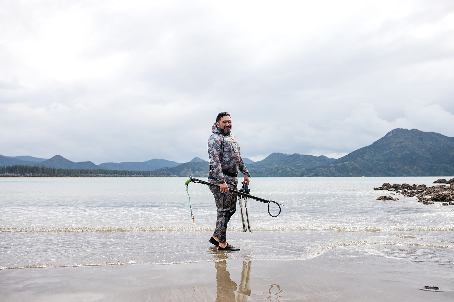 Deane Gage during his three-day wānanga, where he passed on knowledge about diving, gathering kaimoana and the preparation of food. Photo / Erica Sinclair