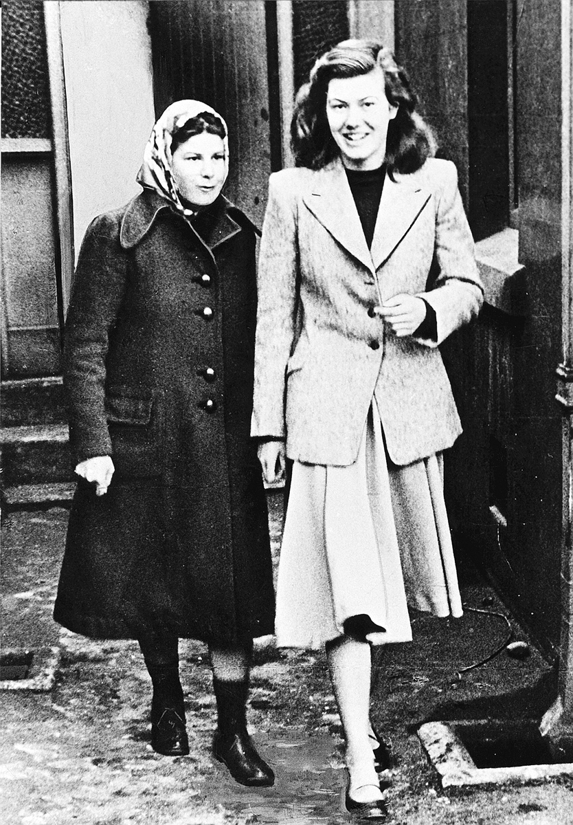 Pauline Parker (left) and Juliet Hulme on their way to a preliminary court hearing in 1954. Photo / Christchurch Star 