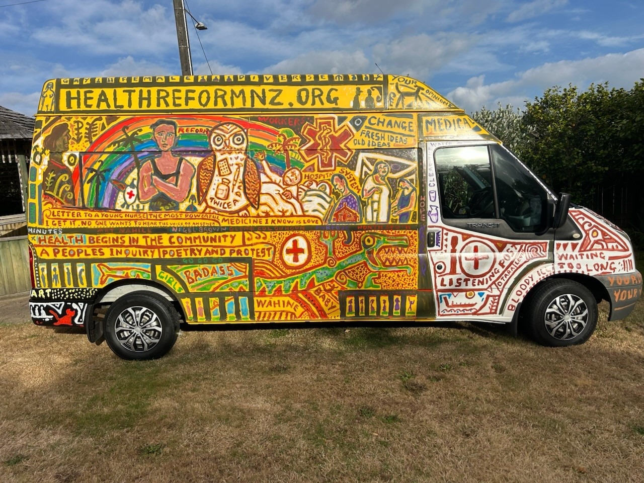 The colourful ‘ambulance’ doctors Art Nahill and Glenn Colquhoun will drive on the Health Hīkoi from Kaitāia to Parliament to urge the public and politicians to do more for our health system.