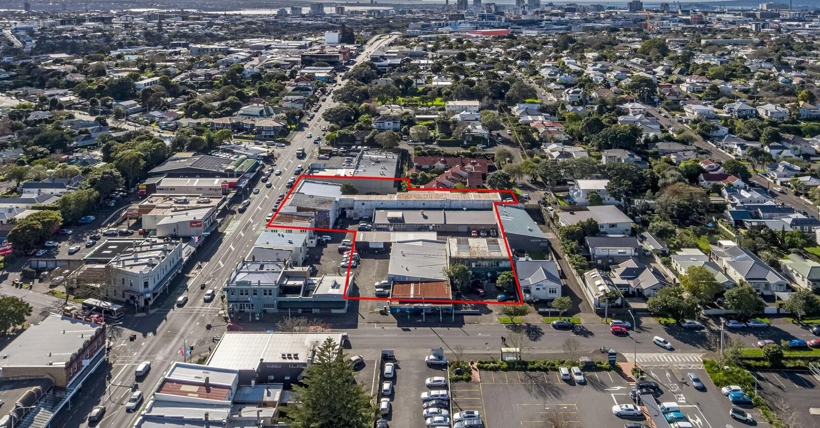 When Eke Panuku was selling the site, it advertised it via Bayleys. Promotional material showed the boundary lines around properties at 198-222 Dominion Rd and 113-117 Valley Rd, Mt Eden, Auckland. Precinct Properties bought this real estate for its big new scheme. Dominion Rd is on the left, Valley Rd is lower centre. Photo / Bayleys