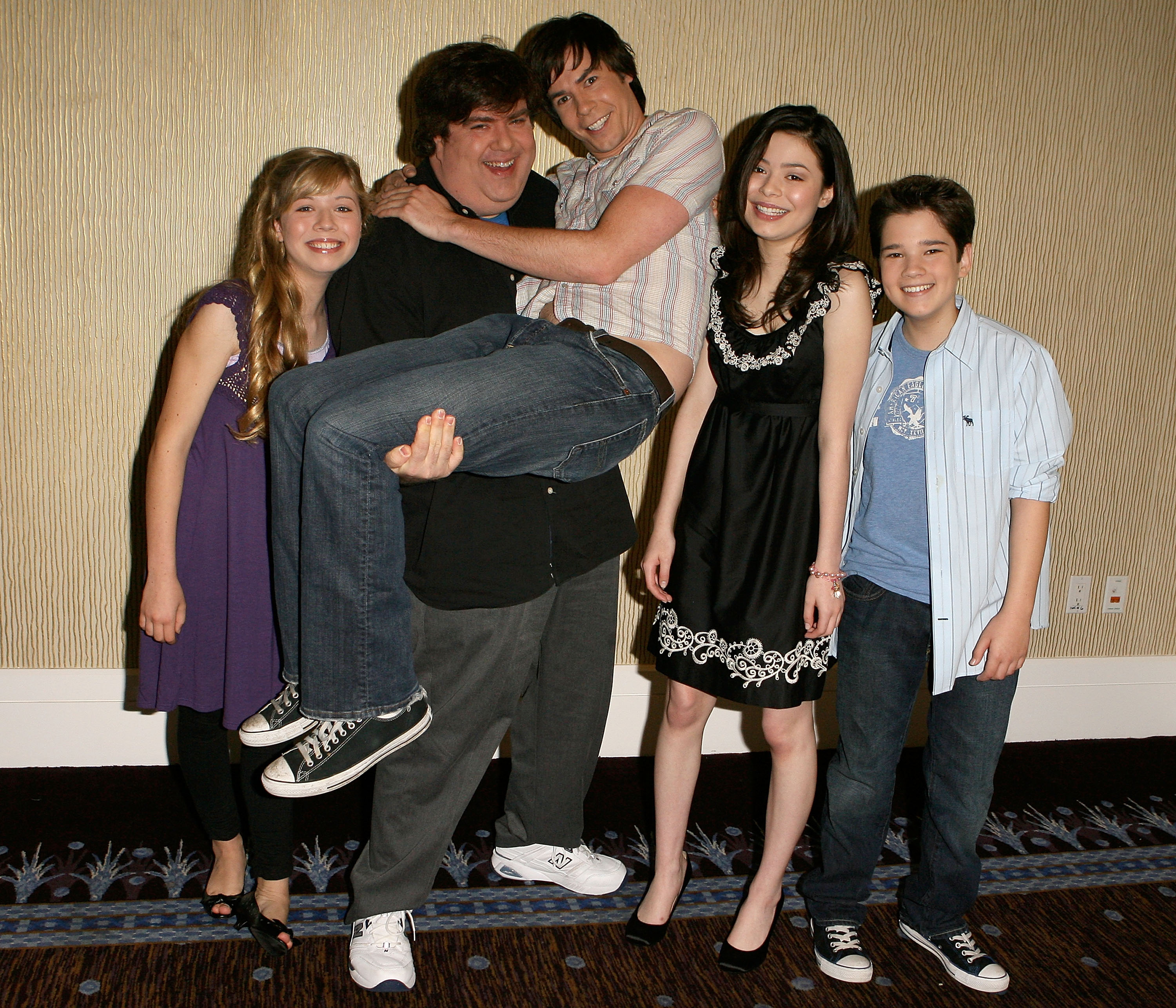 Miranda Cosgrove, Jennette McCurdy, Nathan Kress, Jerry Trainor and Dan Schneider at the MTV Summer 2007 TCA Press Tour in Beverly Hills, California.  Photo / Getty Images