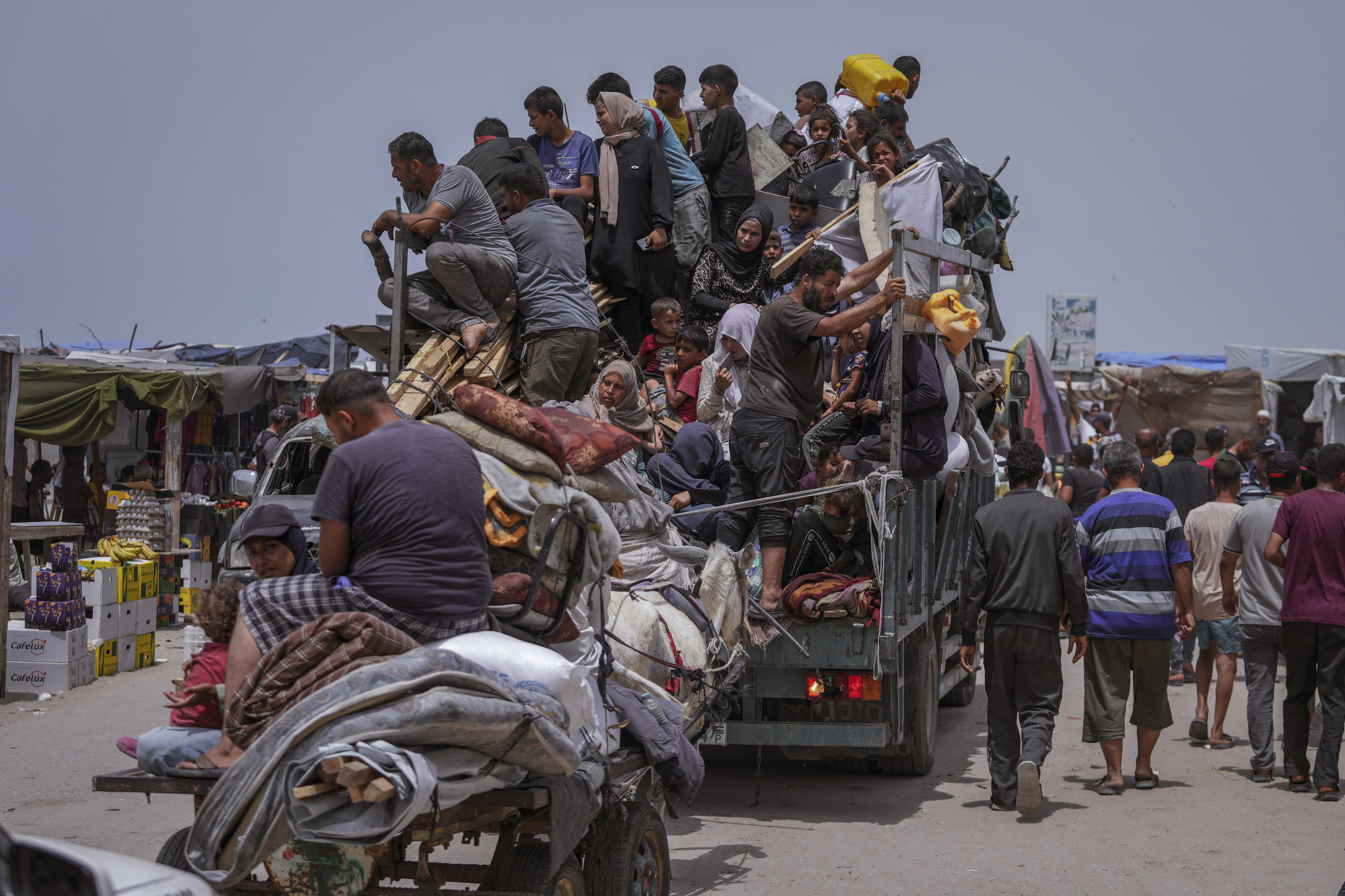Palestinians continued fleeing Rafah in southern Gaza as Israeli airstrikes and tank fire pounded the city. Photo / AP