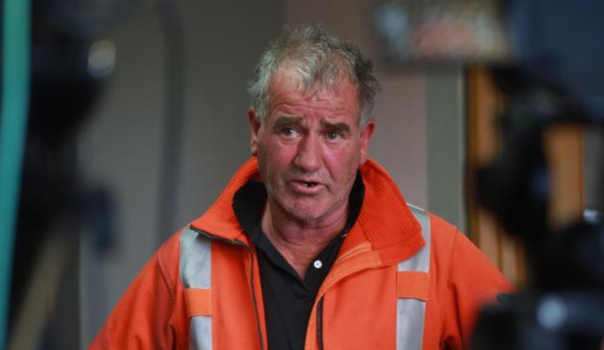 Fire and Emergency incident controller Graeme Still briefs media in Twizel. Photo / Rebecca Ryan