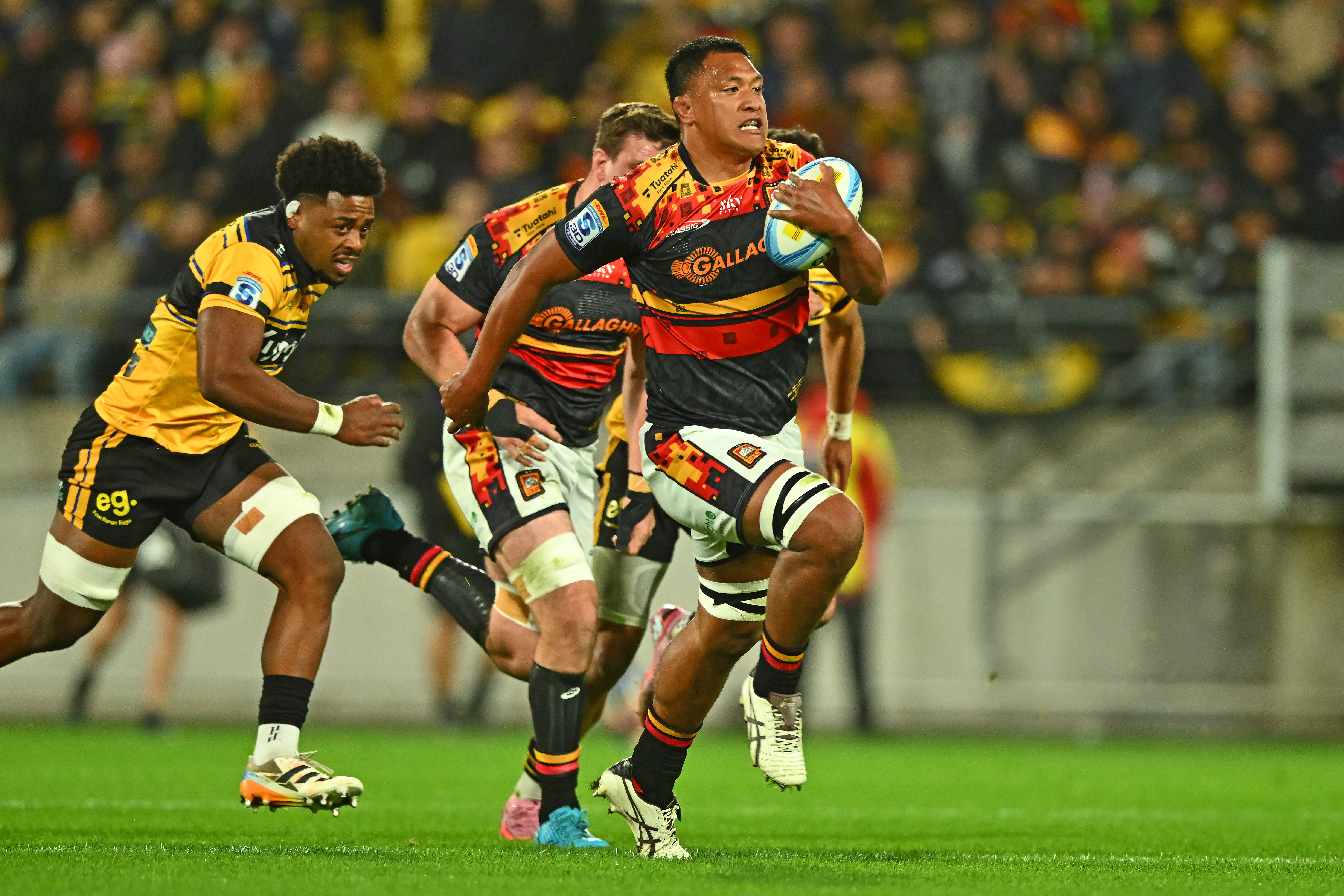 Samipeni Finau in stride against the Hurricanes. Photo / Photosport