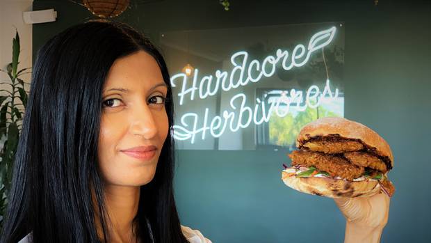 Sunfed Foods co-founder Shama Lee poses with a burger featuring Chicken-Free Chicken. Photo / Supplied.