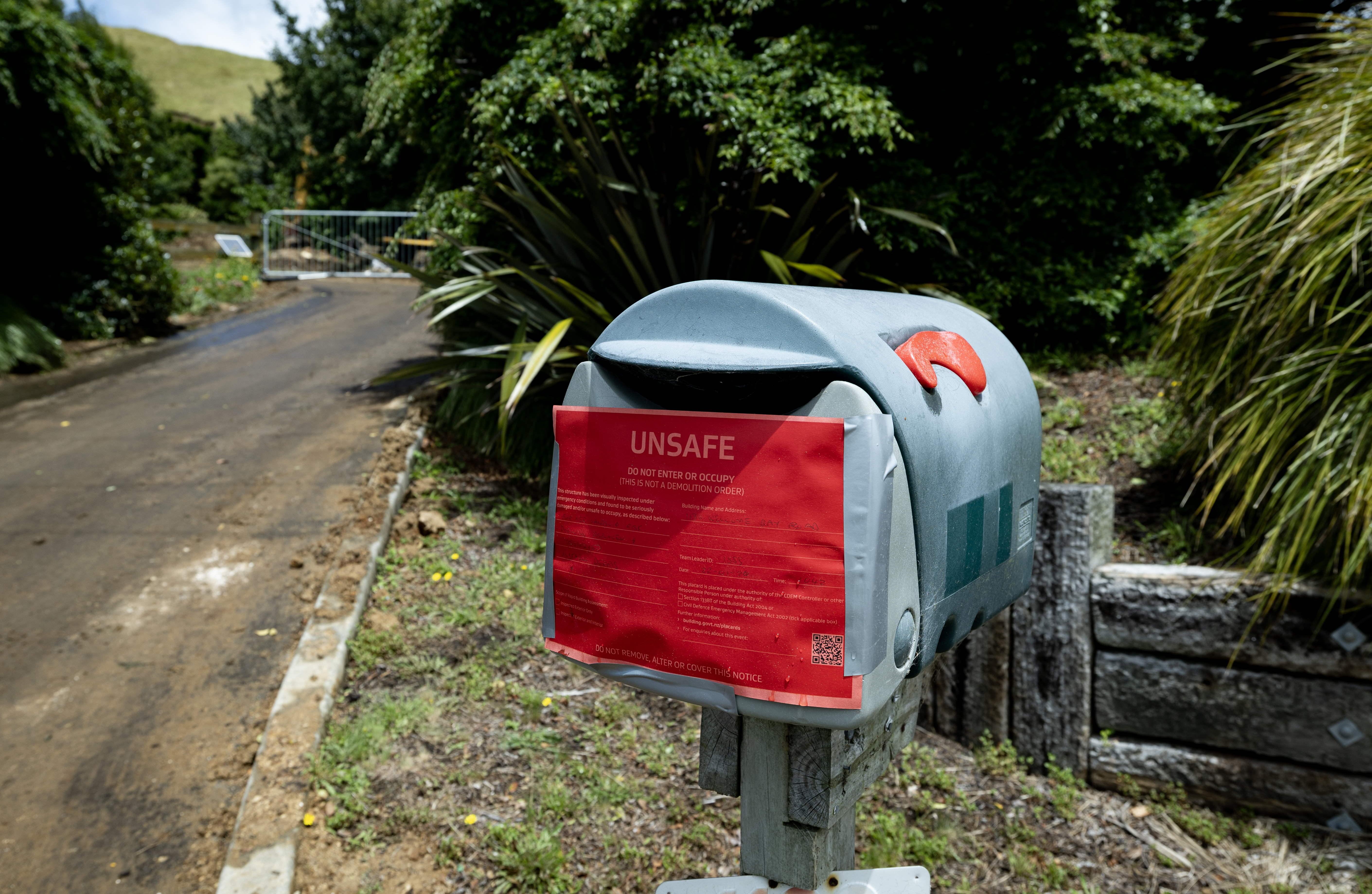 Multiple homes along Welcome Bay Rd in Pāpāmoa, Tauranga, have been red stickered after a fatal slip. Photo / Dean Purcell