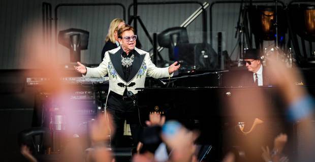 Suffering walking pneumonia, Elton John couldn't complete Sunday night's show. Photo / Paul Taylor