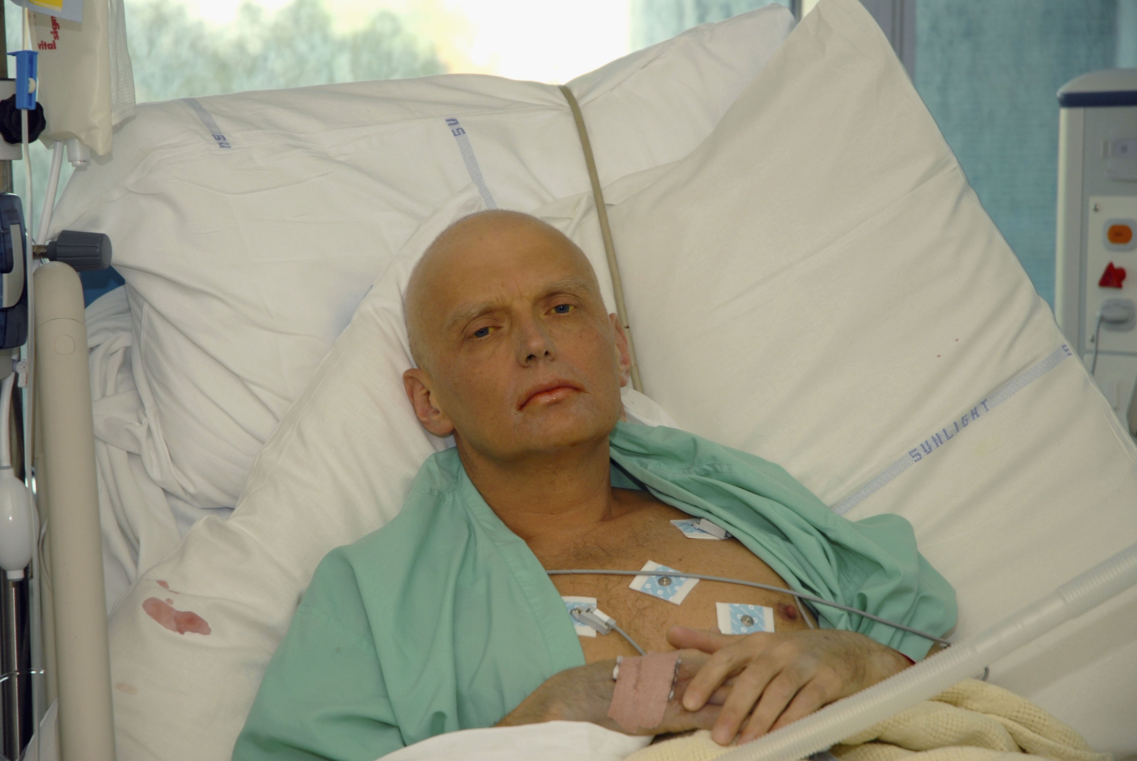 Alexander Litvinenko is pictured at the Intensive Care Unit of University College Hospital on November 20, 2006 in London. Photo / AP