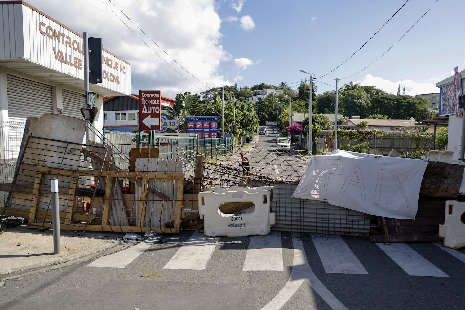 A road block in central Noumea, New Caledonia on Thursday. Photo / AP