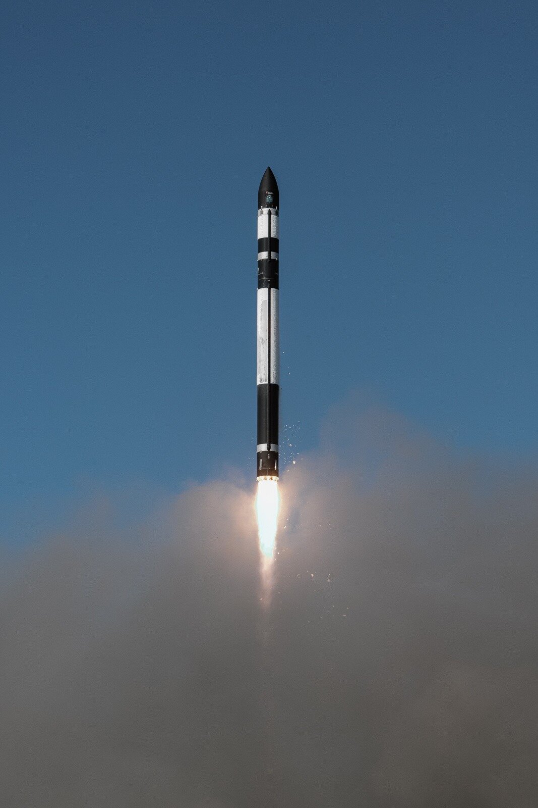 Rocket Lab deploys five satellites in successful 59th Electron launch - NZ  Herald