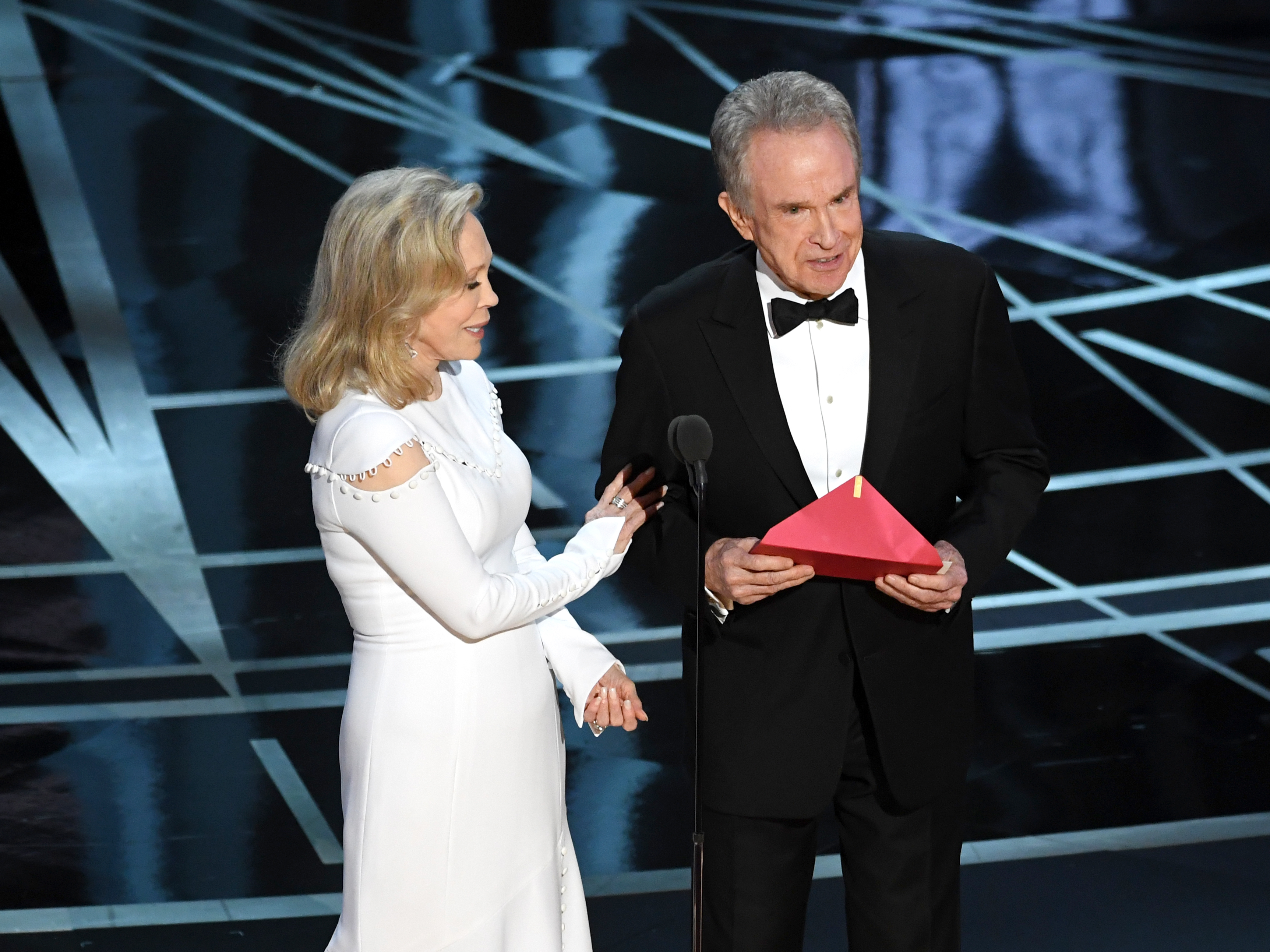 Faye Dunaway and Warren Beatty mistakenly announce La La Land as the best picture winner when it should have gone to Moonlight. Photo/Getty