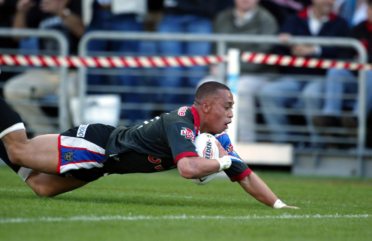 Motu Tony scores in the Warriors' 16-10 win over the Sharks in 2002. Photosport