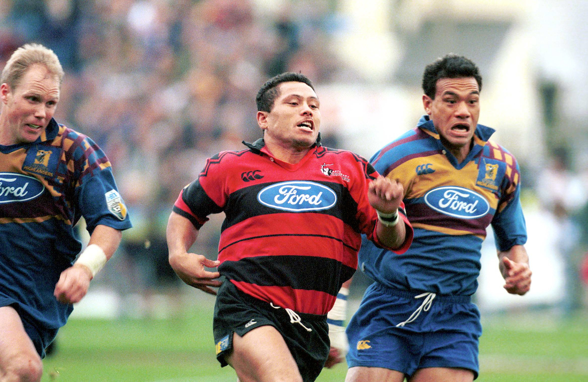 Afato So'oalo outruns Jeff Wilson and Brian Lima to score in the 1999 final. Photosport