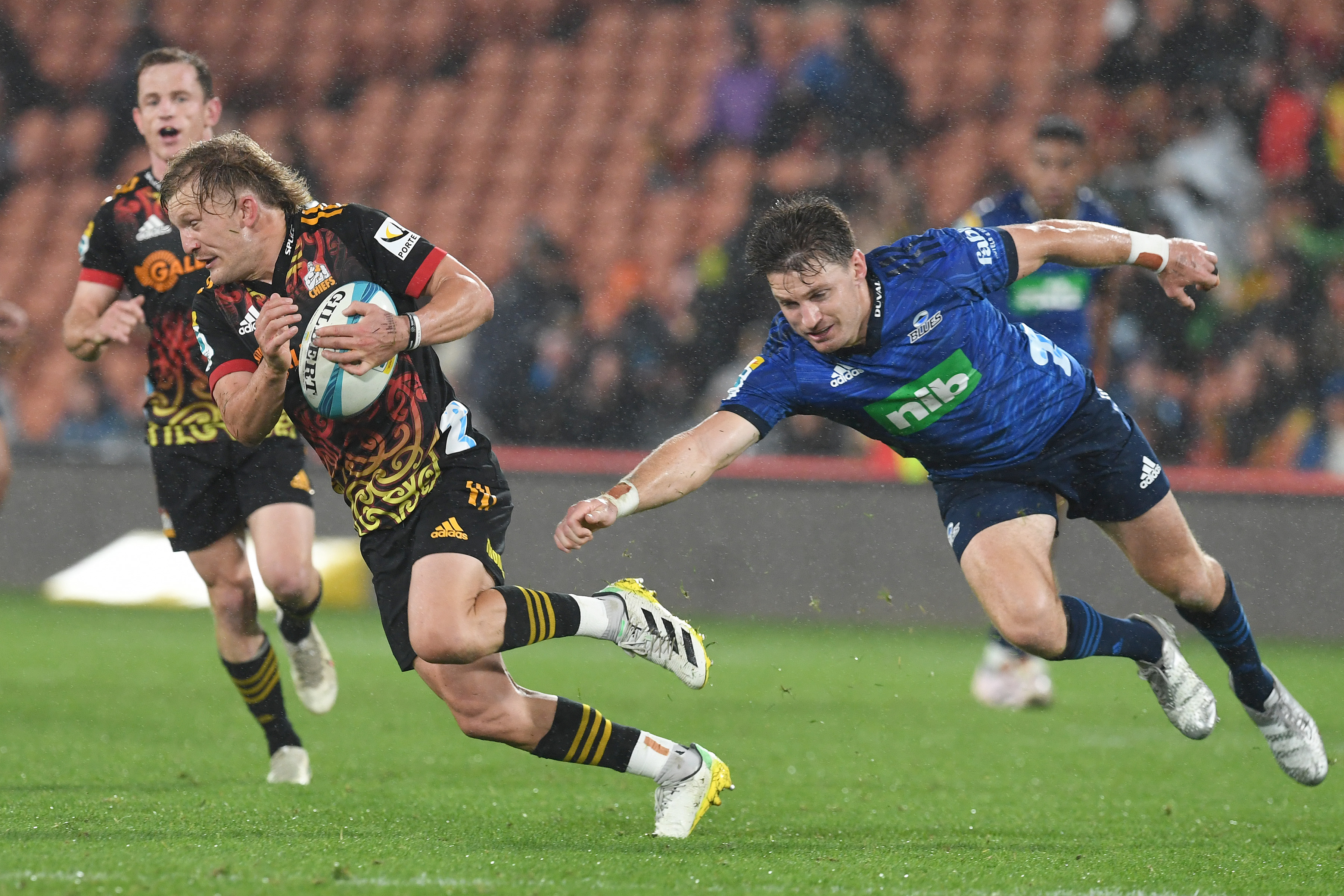 Rugby: Chiefs pack killer punch - NZ Herald