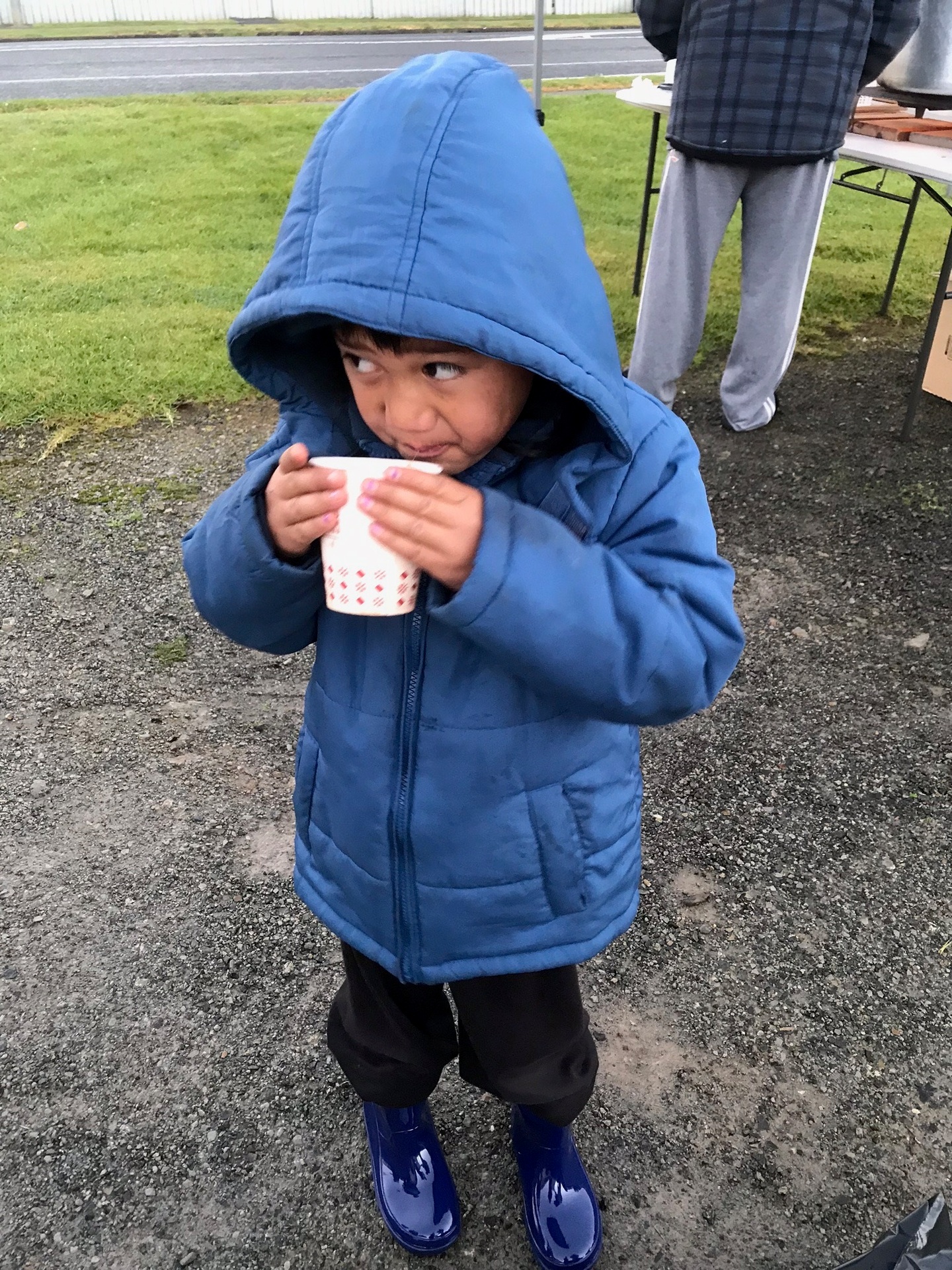Hikuwai Walker, 6, warms up with a hot chocolate in Kaikohe.