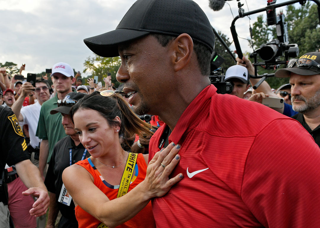 Tiger Woods gold digger and party girlfriend pic