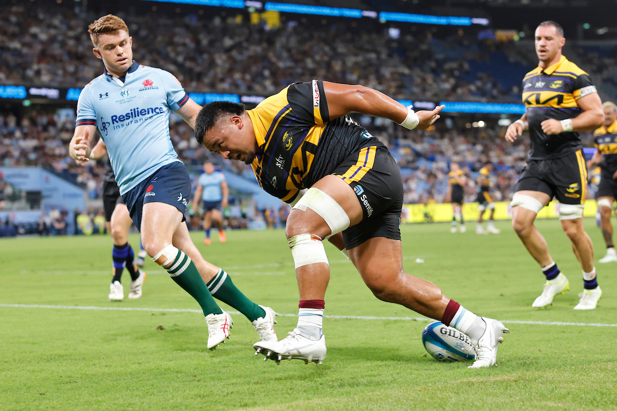 Asafo Aumua of the Hurricanes scores a try during the Super Rugby Pacific round four match against the Waratahs at Allianz Stadium. Photo / Photosport