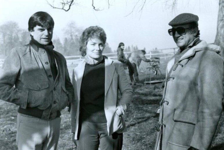 Sam Neill and Lisa Harrow on location in the English countryside for Omen III: The Final Conflict, with producer Harvey Bernhard.