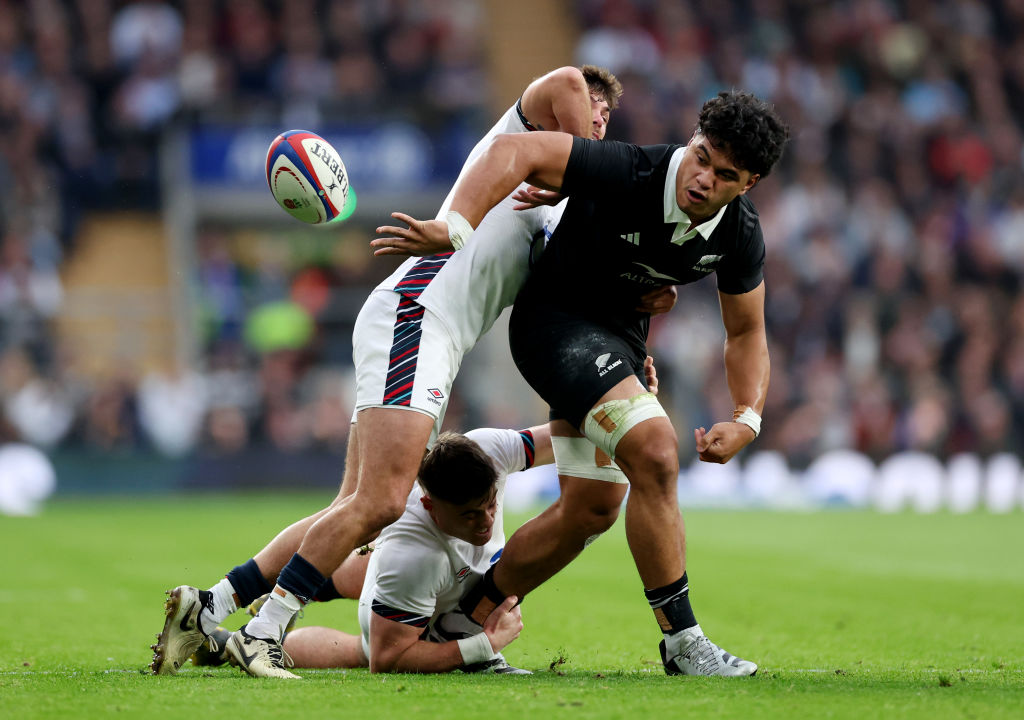 Wallace Sititi of New Zealand offloads the ball whilst under pressure from George Furbank of England. Photo / Getty Images