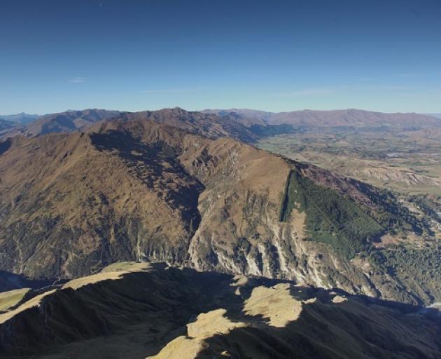Mount Dewar, near Queenstown, Photo: Mountain Scene