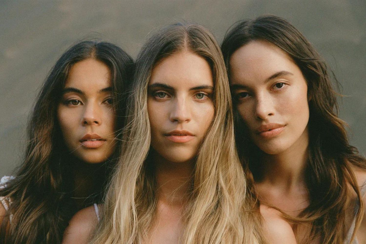 One expert shares her top tips on topping up your sunscreen without compromising your makeup. Photo / Raaie