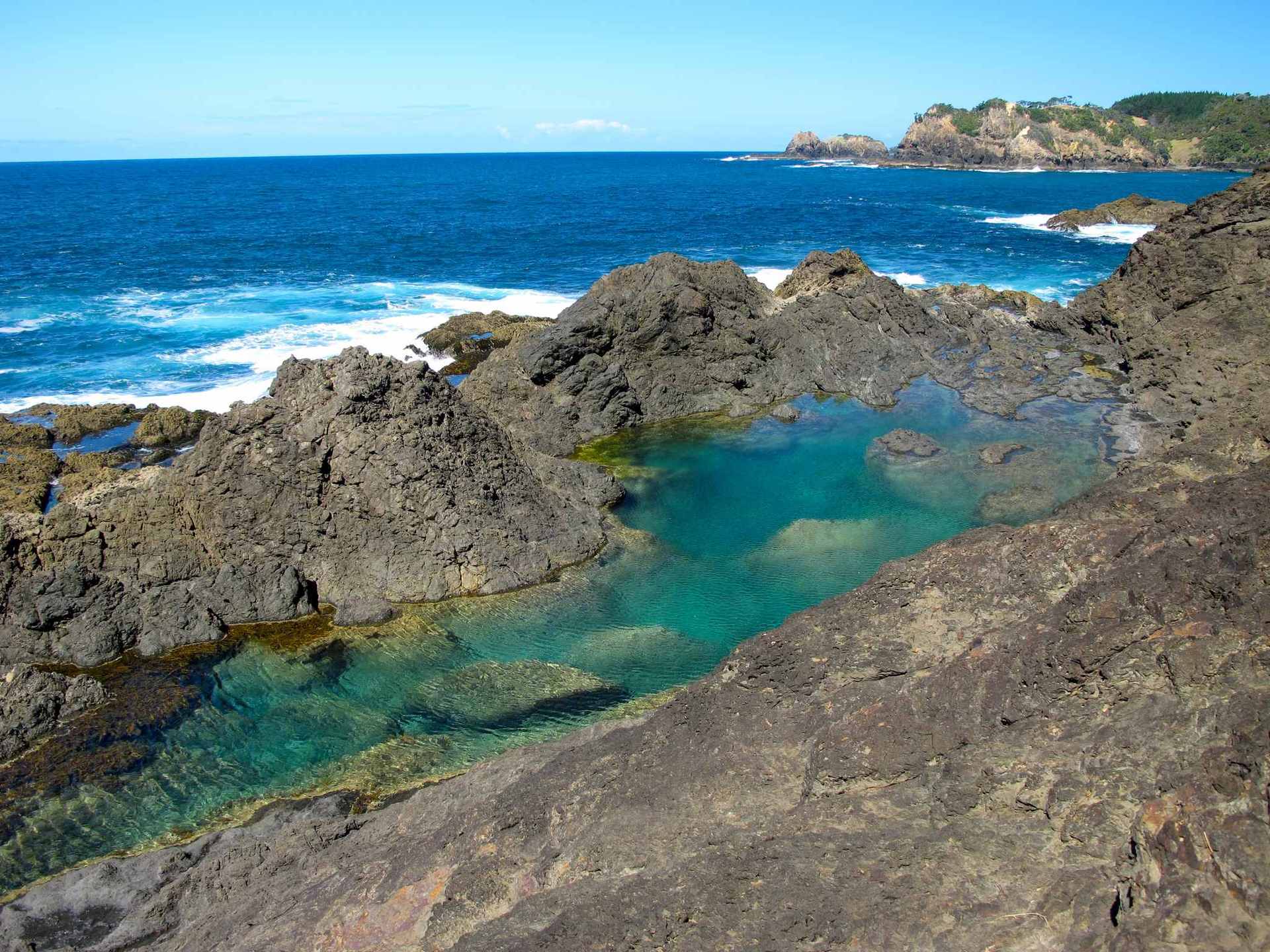 The stunning Mermaid Pools at the northern headland of Matapōuri, now sadly off-limits after being trashed by vandals.