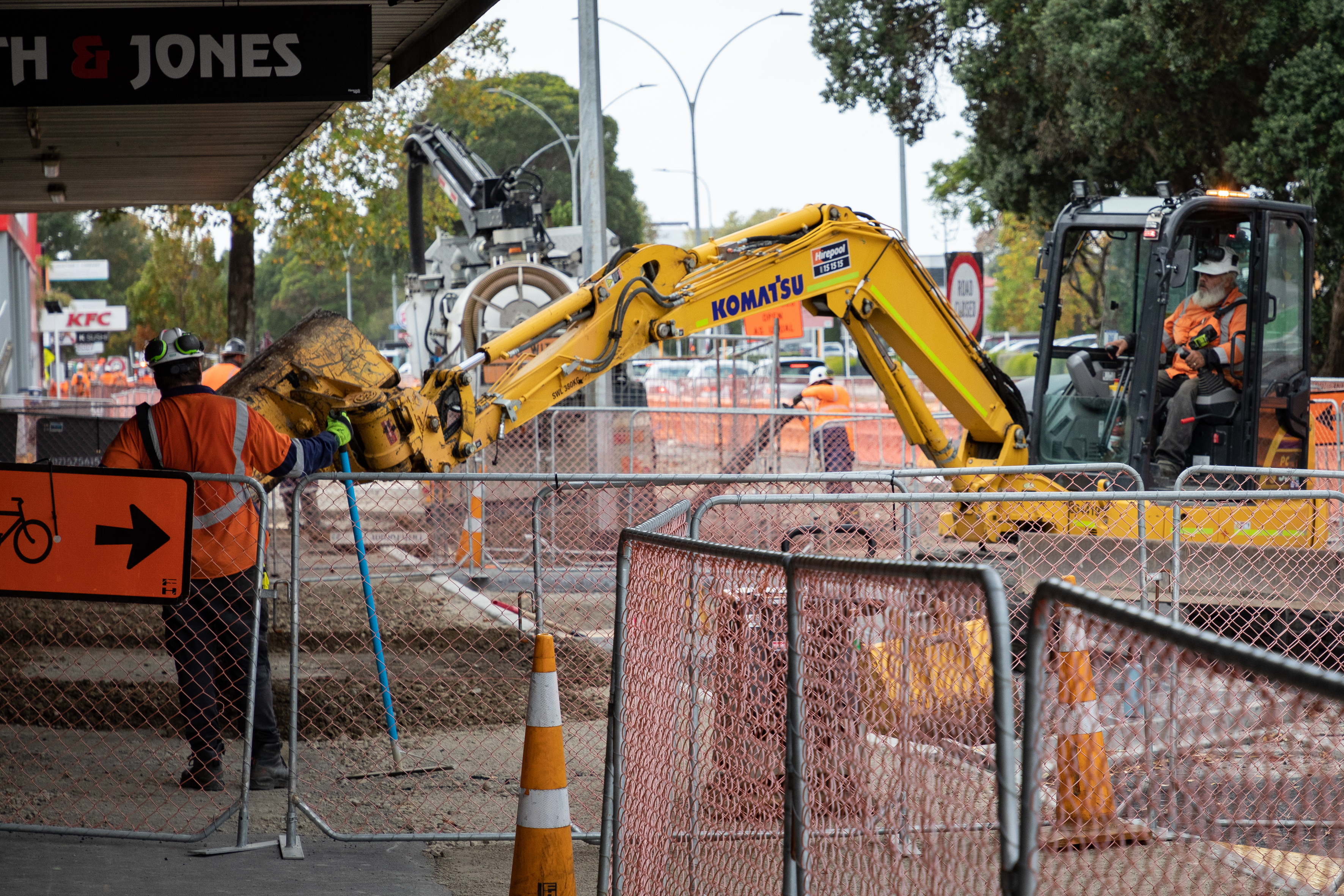 Cameron Rd roadworks between 10th and 11th Avenues. Photo / Alex Cairns
