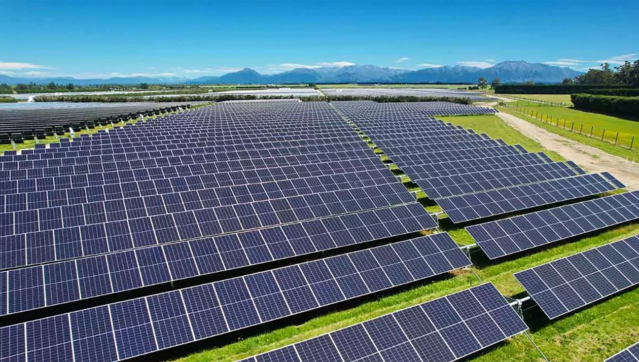Genesis Energy's new Canterbury Plains solar farm, a joint venture with FRV Australia. Photo / Genesis Energy