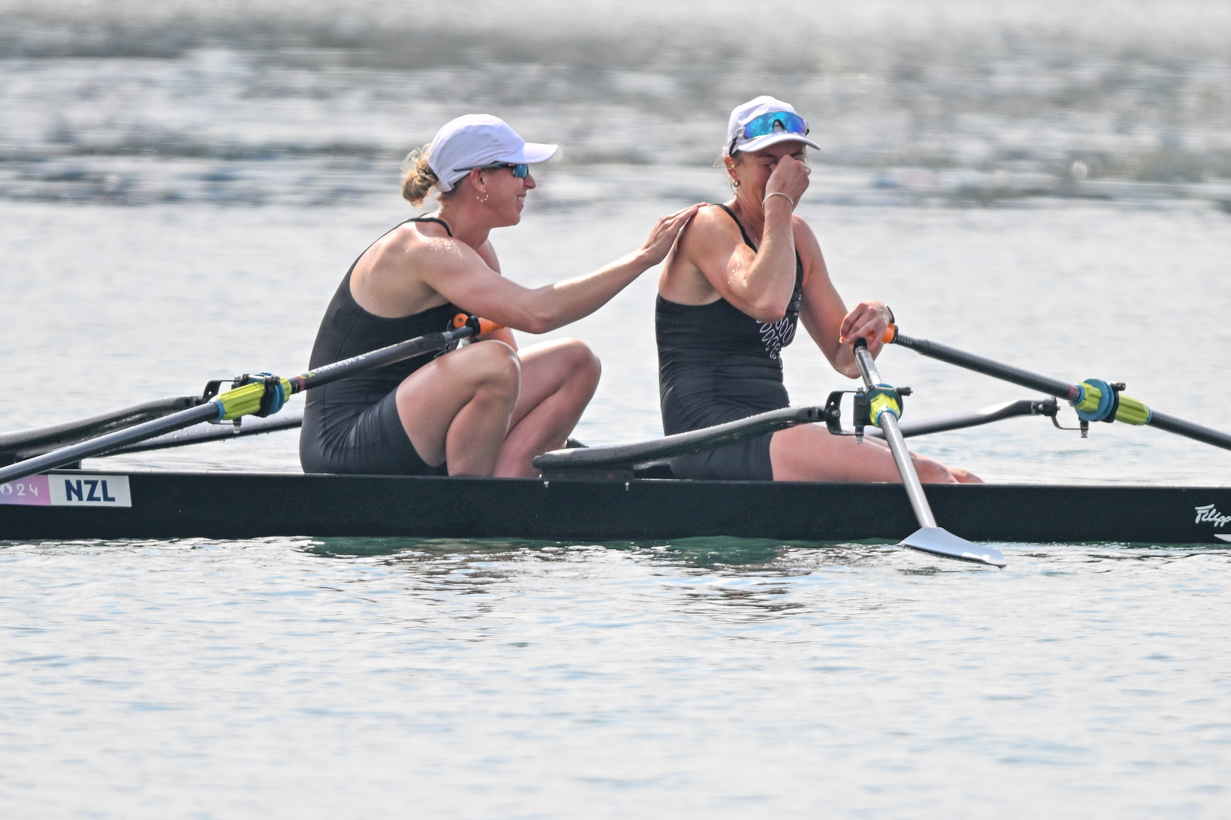 Lucy Spoors and Brooke Francis are women’s double scull Olympic champions. Photo / Steve McArthur, Photosport