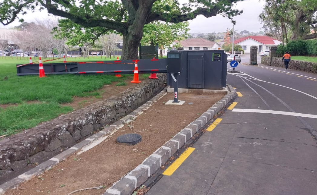 The Maungakiekie / One Tree Hill entrance gate was damaged today. The automatic gate's arm has been removed and cordoned off behind cones on the grass. Photo / Tūpuna Maunga Authority