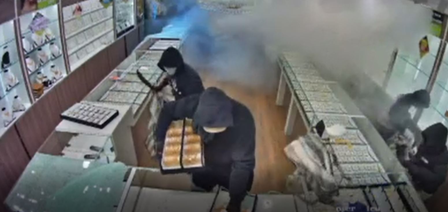 The store owner's son said the robbers who hit the Manurewa jewellery store deliberately targeted the 20 carat gold pieces.