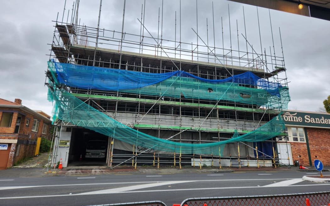 The half-finished apartment building in Auckland's Epsom has been left derelict for the past five years. Photo / RNZ