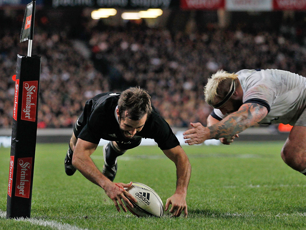 Conrad Smith scores the match-winner for the All Blacks against England in 2014. Photo / Getty