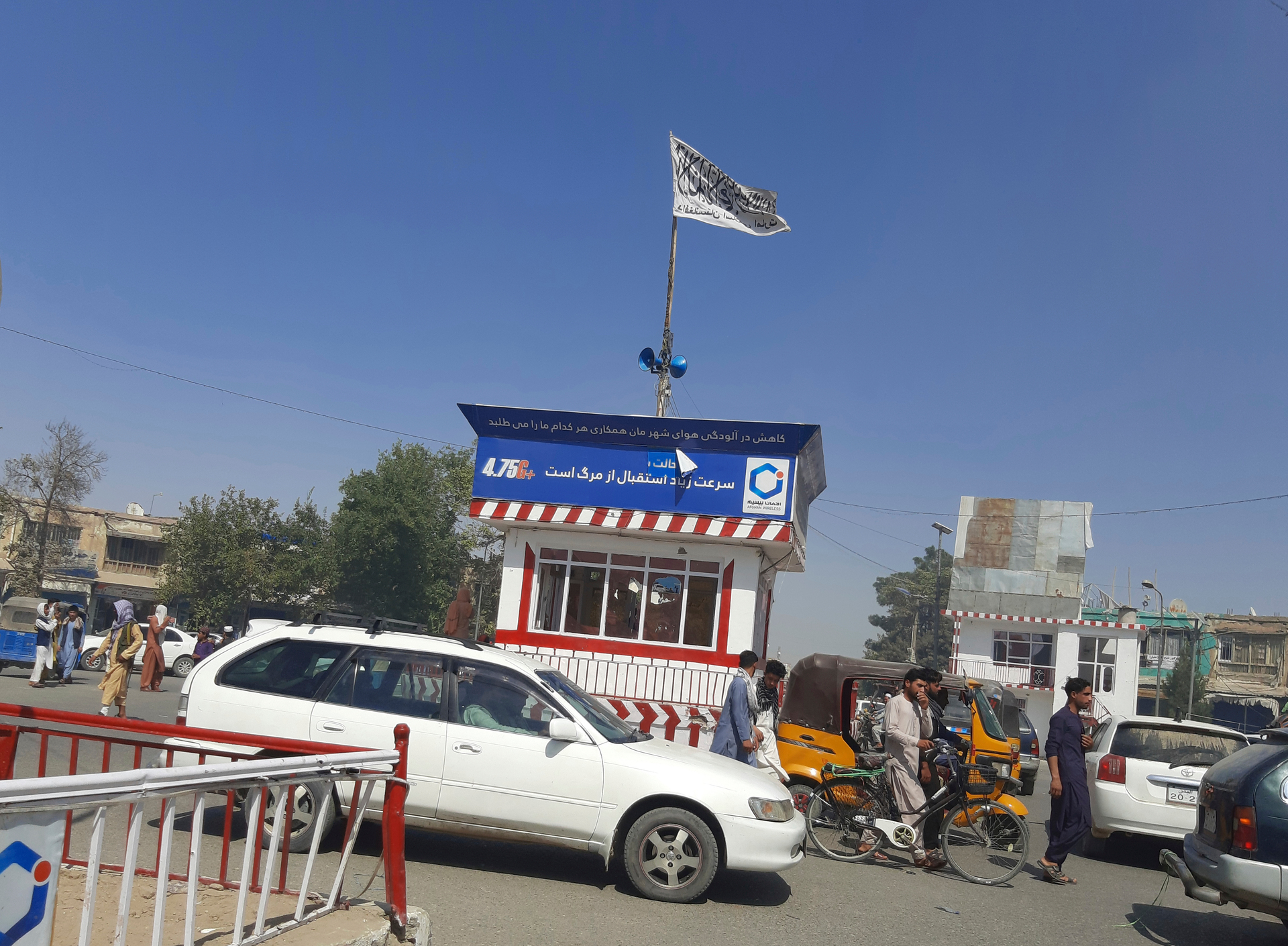 A Taliban flag flies in the main square of Kunduz city after fighting between Taliban and Afghan security forces. Photo / AP
