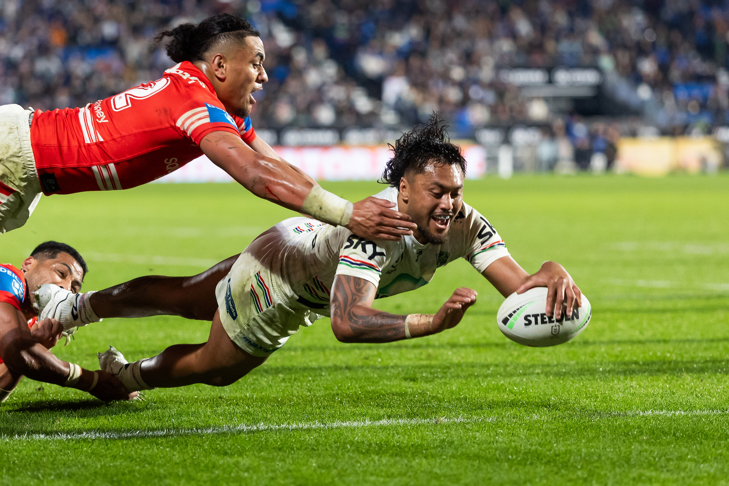 Warriors Adam Pompey dives over for his 2nd try during Round 24 of the NRL Premiership rugby league match - NZ Warriors v Dragons at Go Media Stadium, Auckland, New Zealand.  Friday   15  August  2025       Photo: Brett Phibbs / www.photosport.nz
