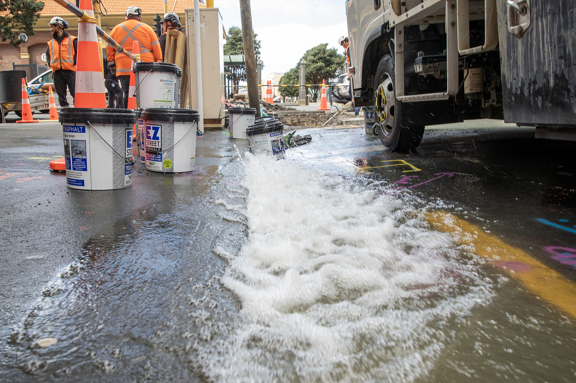 Wellington water workers respond to a burst water main in September. Photo / Mark Mitchell
