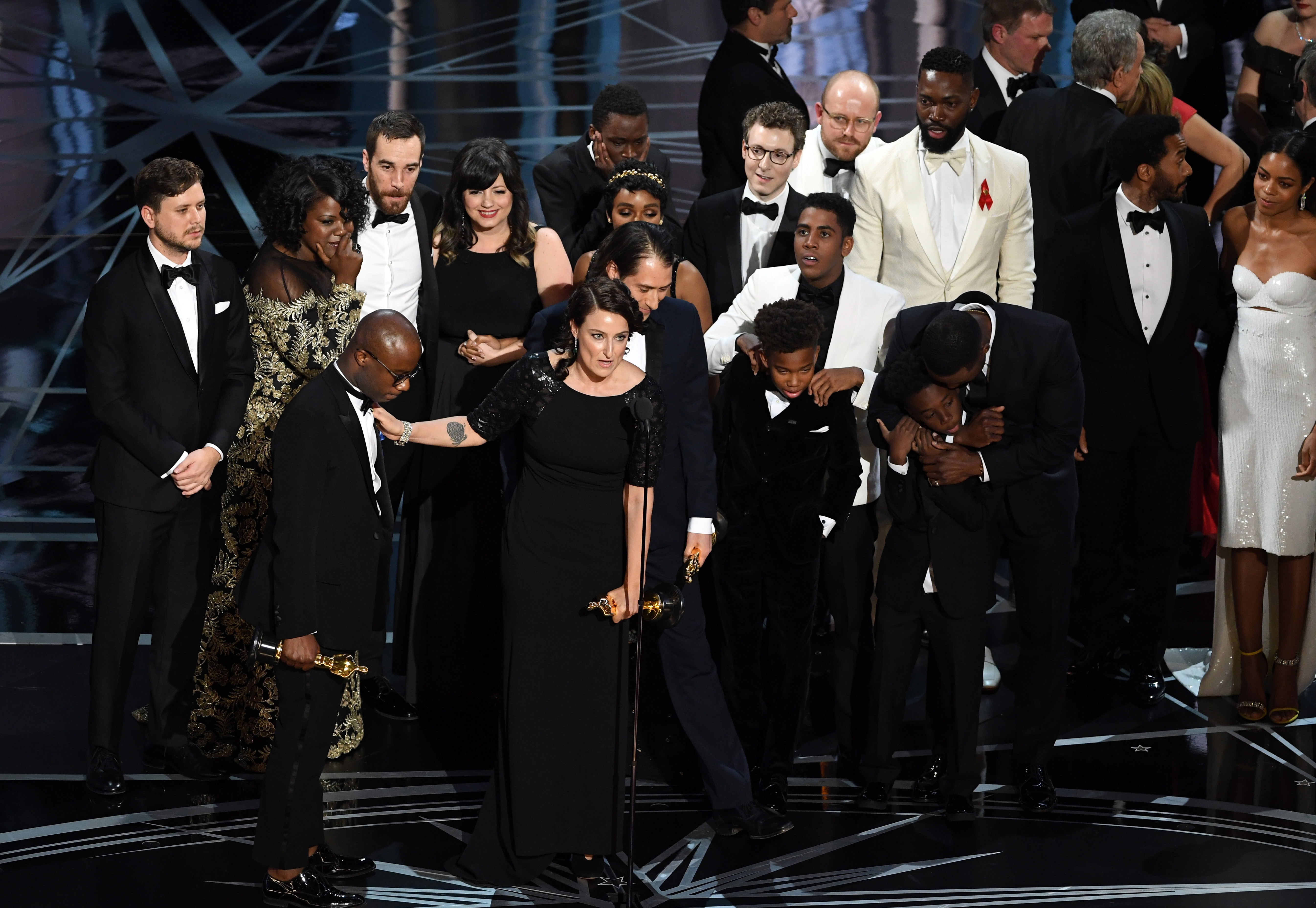 The cast and crew of Moonlight accept the award for best picture. Photo/Getty