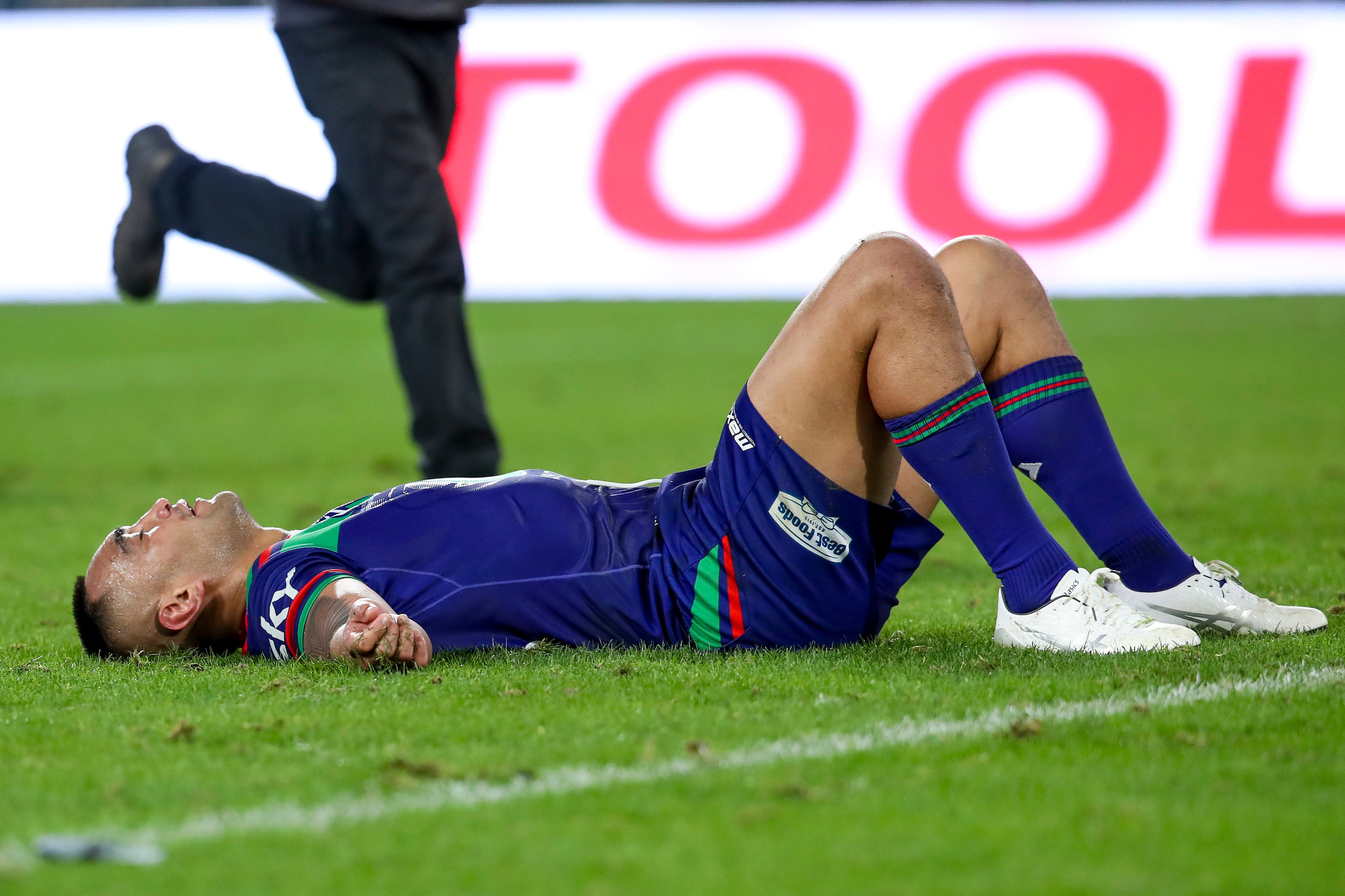 A dejected looking Marata Niukore of the Warriors after being beaten by the Bulldogs. Photo / Photosport