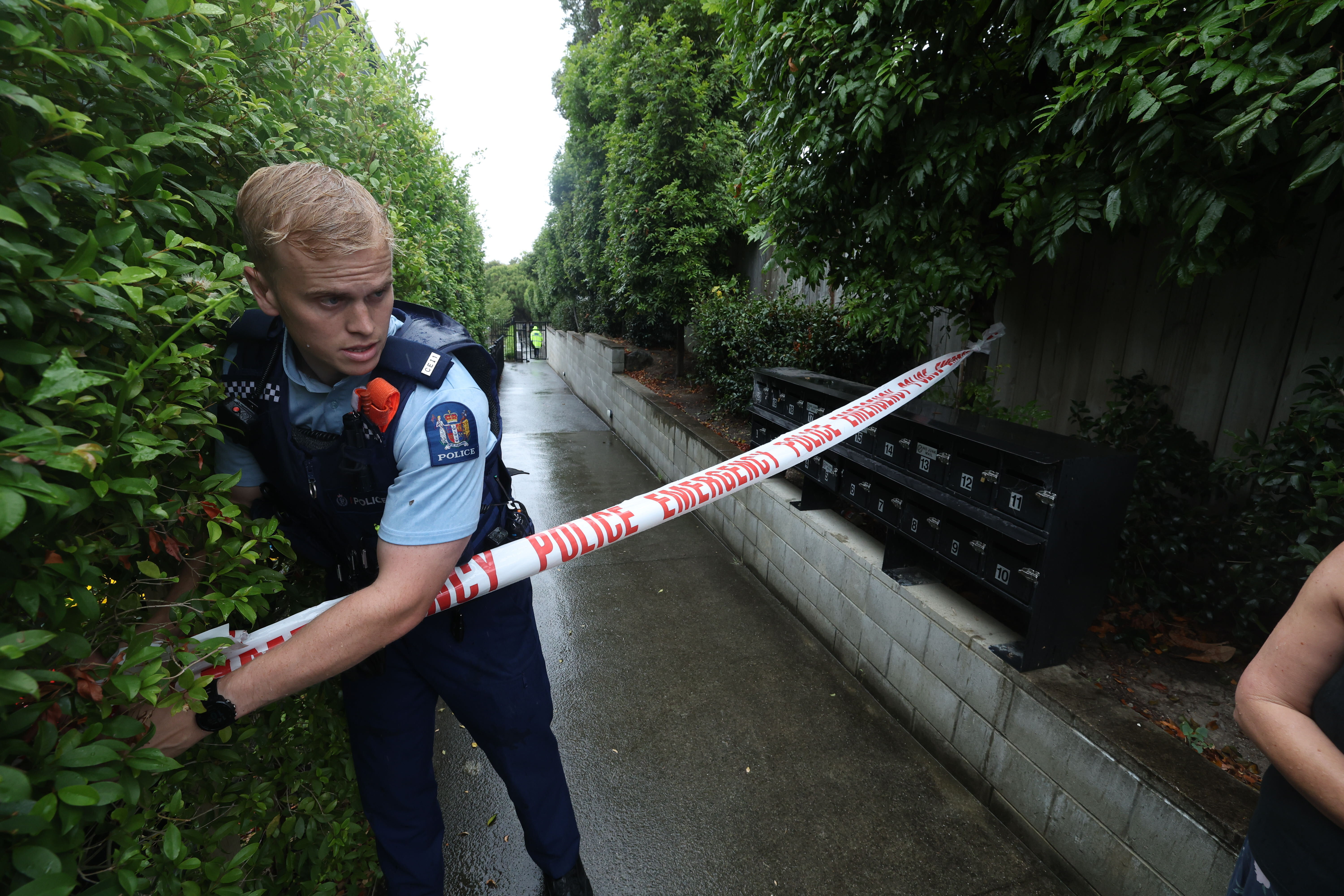 Police put up a cordon. Photo / Jason Oxenham