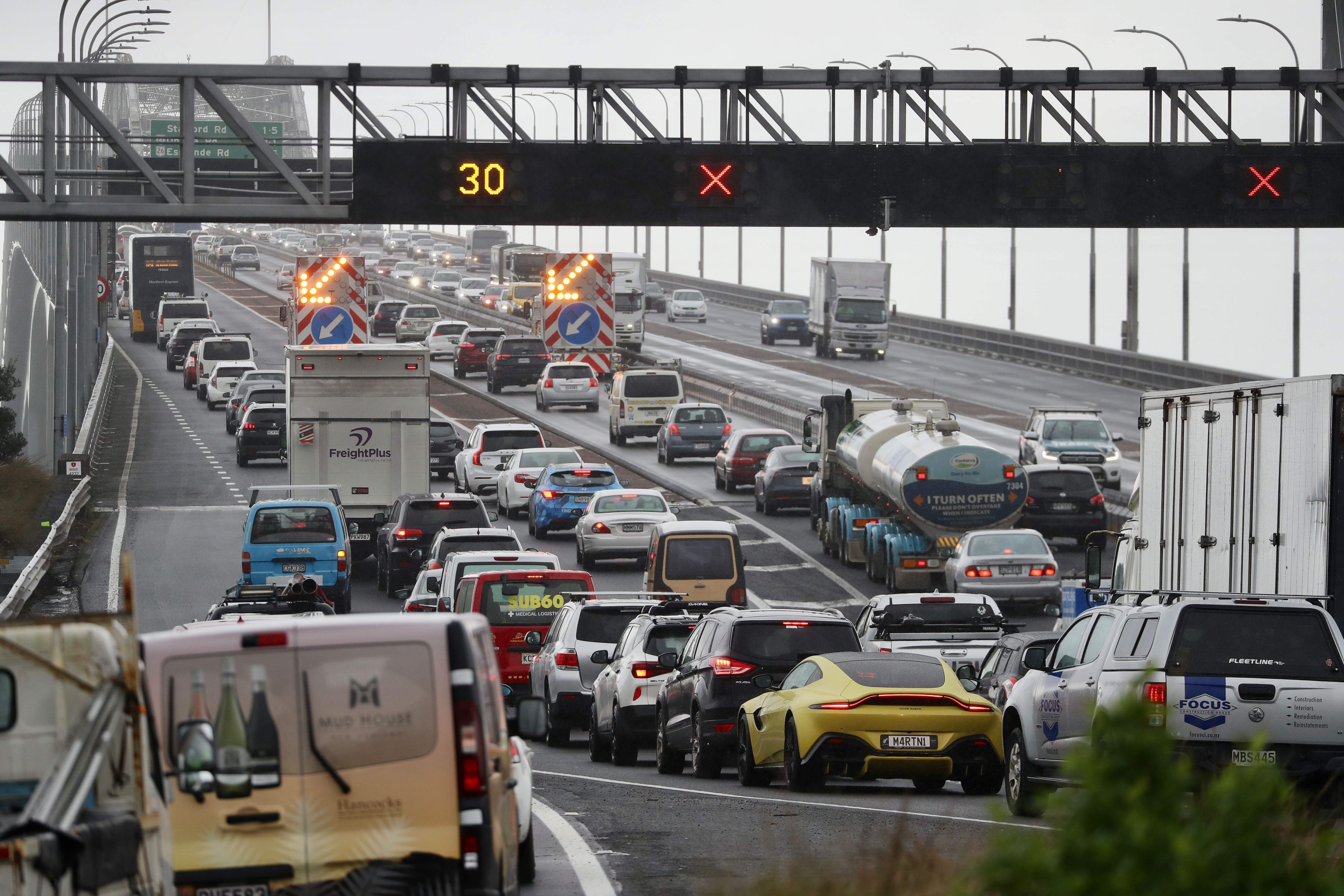 Harbour Bridge lane closures and speed restrictions because of high winds.  Photo / Michael Craig