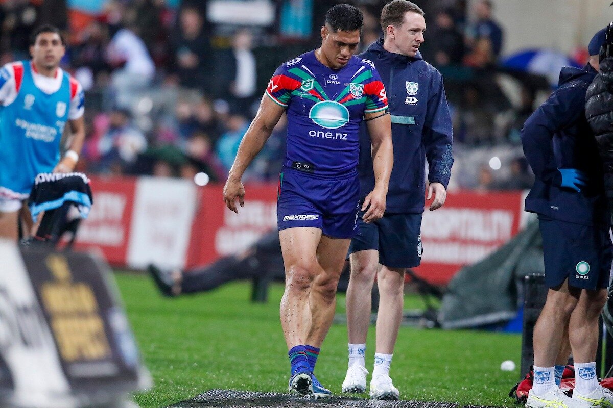 Roger Tuivasa-Sheck leaves the field injured during the win over the St George Dragons. Photo / Photosport