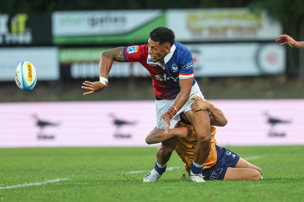 Moana Pasifika's Solomon Alaimalo. passes the ball during the Super Rugby Pacific clash against the Western Force. Photo / Photosport