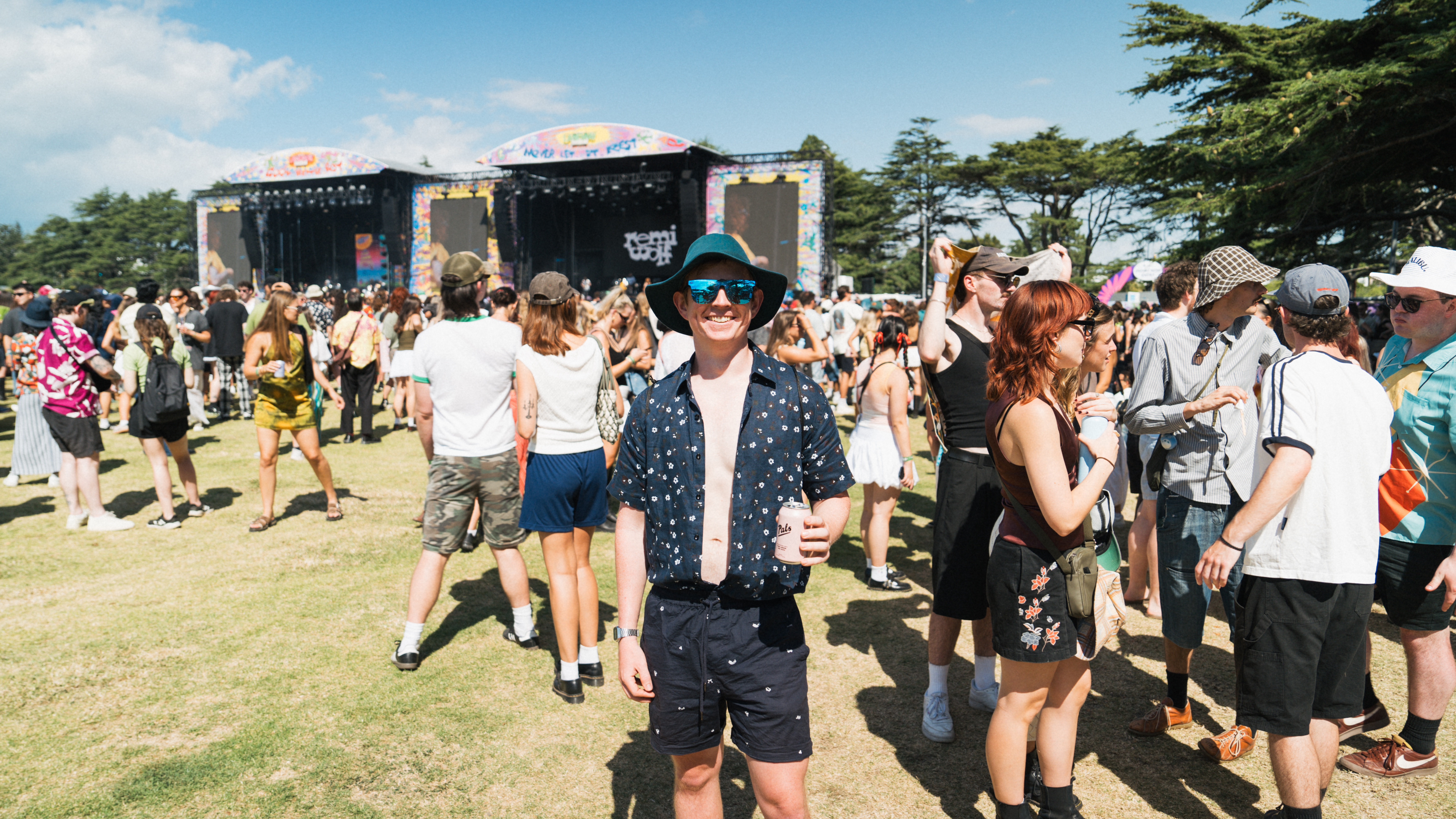A sweltering day saw plenty of sunnies and hats worn. Photo / Carson Bluck