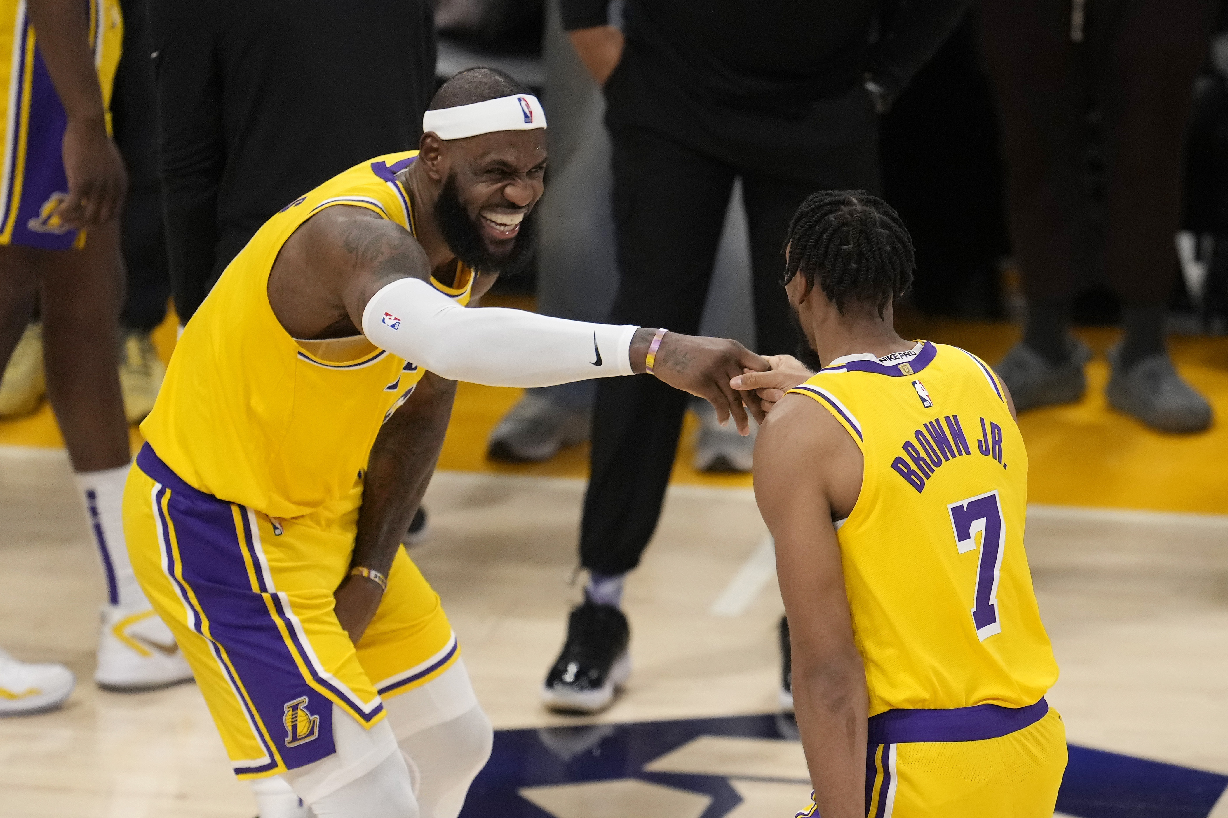 Lakers Star Anthony Davis Called Out For 'Petty' Reaction To LeBron James'  Scoring Record