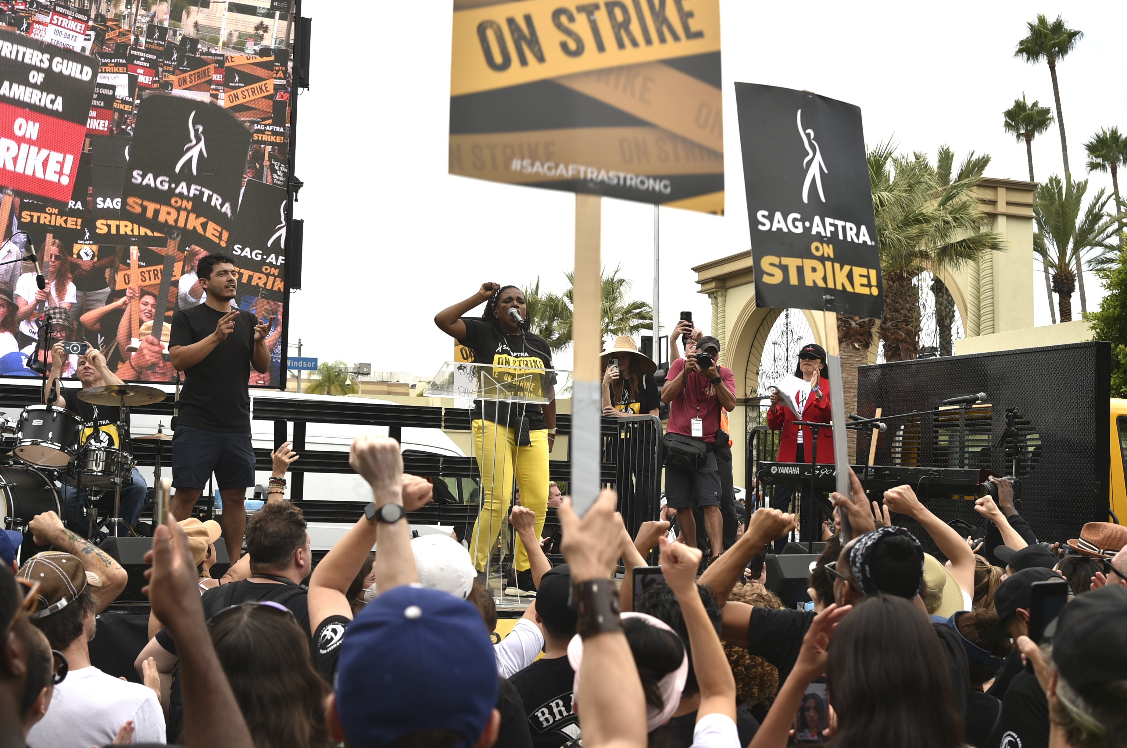 SAG-AFTRA member Sheryl Lee Ralph speaks during a rally outside Paramount Pictures Studio. Photo / AP
