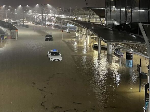 Flooding at Auckland Airport on January 27. Photo / Pamela Mills / Twitter